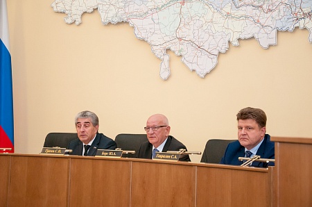 Губернатор области поздравил депутатов Законодательного Собрания с началом работы 